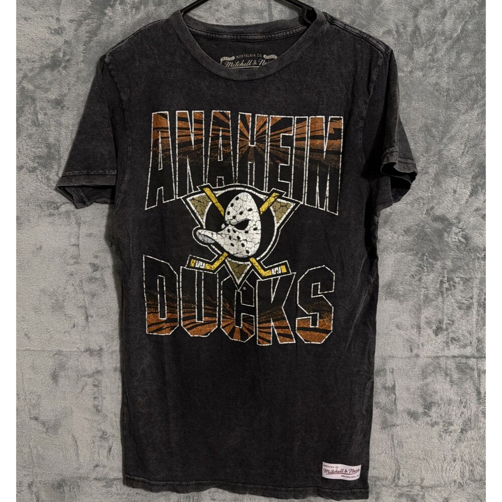 Anaheim Ducks Women's Small T-Shirt Black Distressed Mitchell & Ness Retro NHL